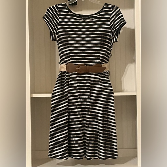 Perceptions Black and White Striped Dress w. Belt - Picture 5 of 5